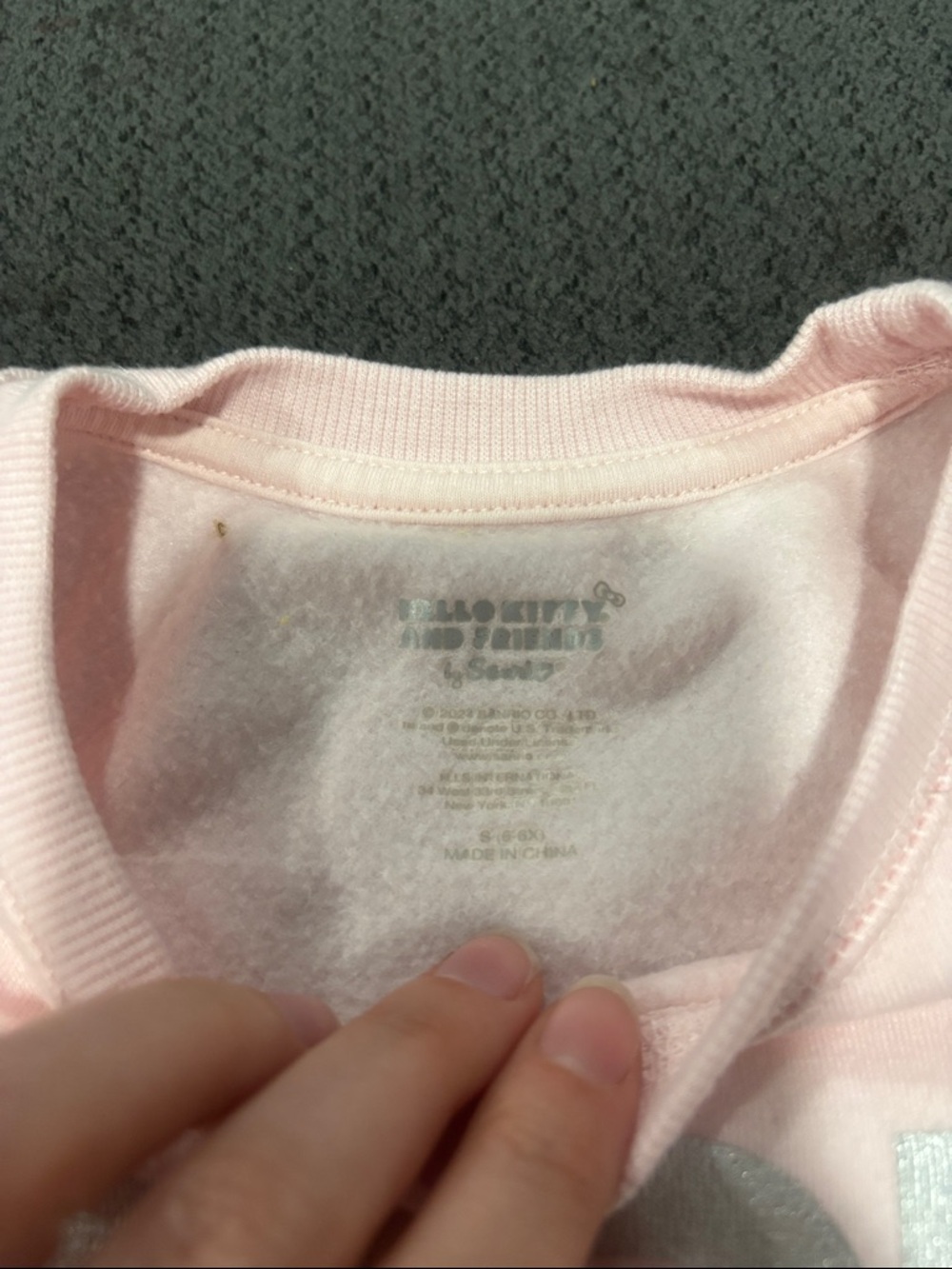 🟢10/$10 - Hello Kitty 'Good Vibes' Pink Kids Sweatshirt - Picture 2 of 2